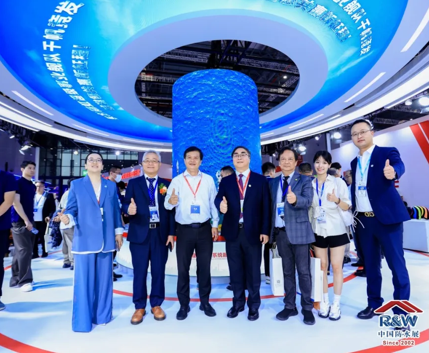 东方雨虹亮相2024中国国际屋面和建筑防水技术展览会(图2)