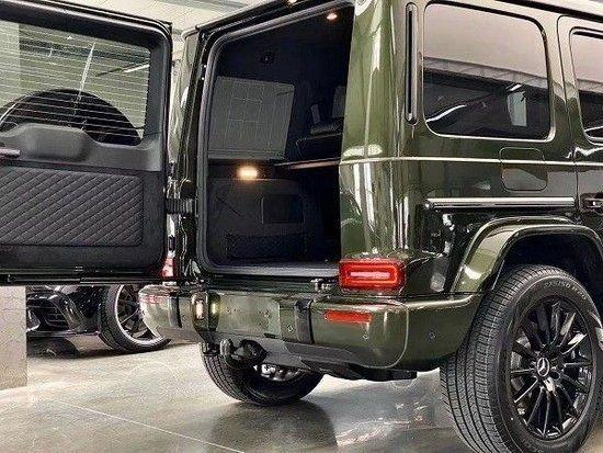 球盟会：2025款奔驰G400d柴油版30T办齐落地170多万可分期(图2)