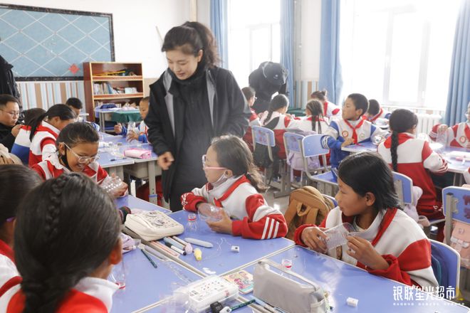 做好绿色金融大文章守护“中华水塔”中国银联第二座“星光超市”落地青海治多县(图3)