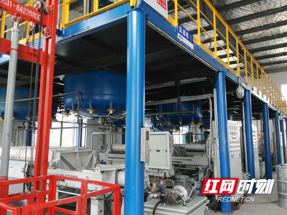 聚力攻坚季｜从“跟跑”到“领跑”族兴新材实现高端铝颜料“突围”(图2)